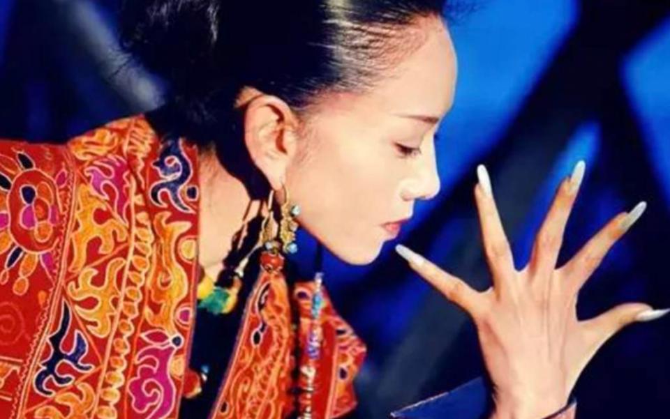 楊麗萍最新近照曝光，如何獲取并評價舞蹈巨星的最新照片？